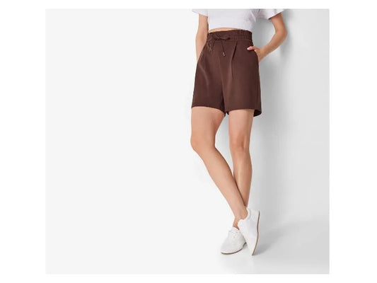 Womens Shorts with side pockets, fake back pockets, elastic waistband and drawstring pleats